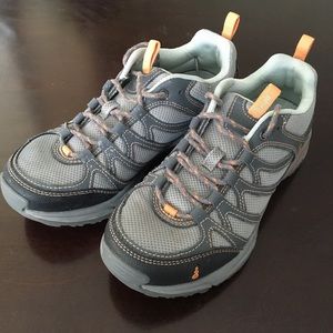 Ahnu Women’s Hiking Trail Walking Sneakers Size 6